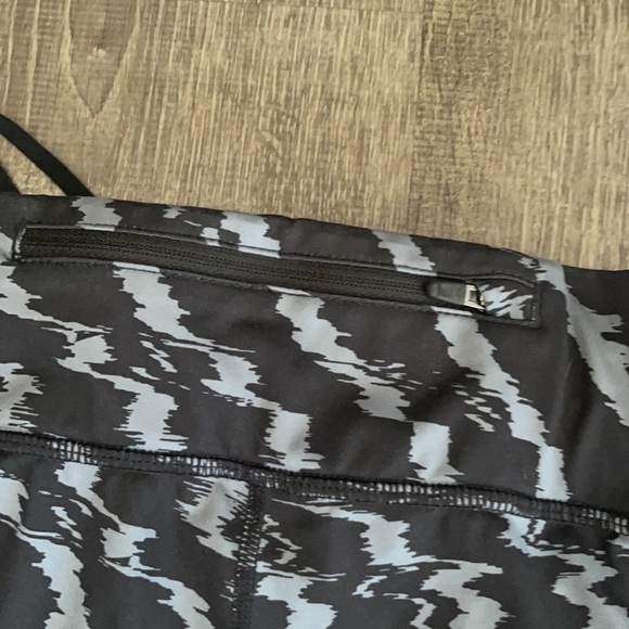 3/$20- EUC Nike dri-fit Capri - Picture 10 of 12